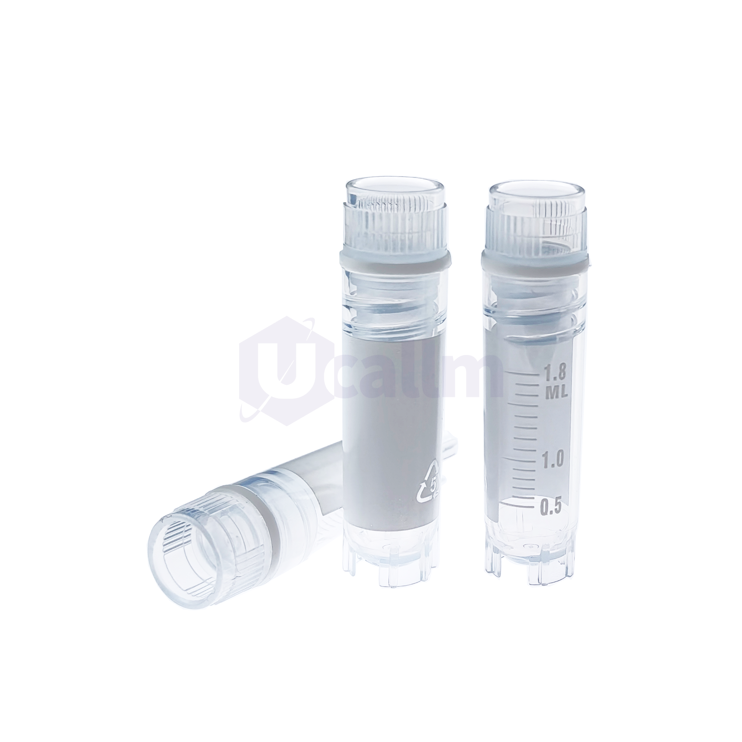 S3020M-1 Two clear medical syringes with measurement markings standing upright on a white background.